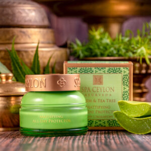 NEEM & TEEBAUM AYURVEDA  Mattierende Tagescreme mit natürlichem UV-Schutz für Mischhaut, fettige Haut und unreine Haut (z.B. Akne, Pickel)
